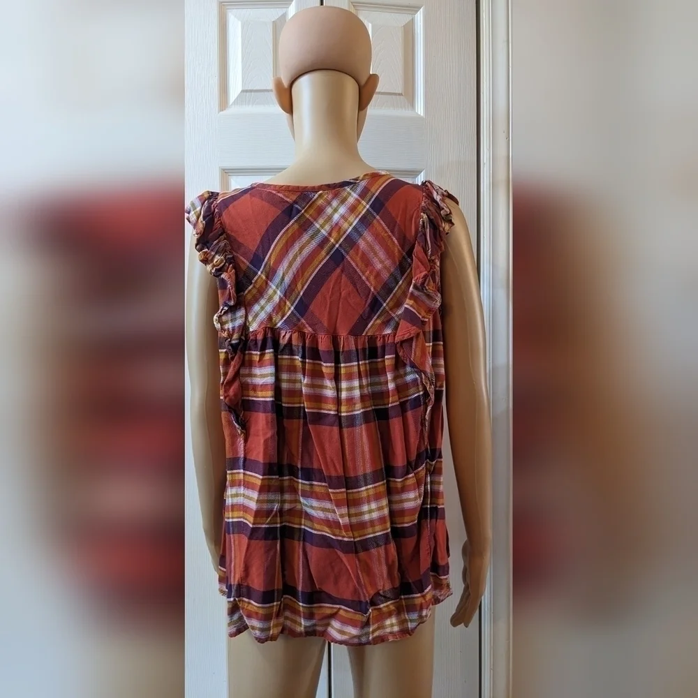 Pre-owned time and tru extra large (16-18) sleeveless plaid shirt, T3W
